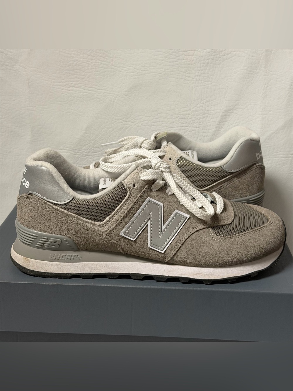 New Balance® (Women's Sz 9.5B)
574 Core Sneakers in Grey/NB
White - Picture 3 of 11